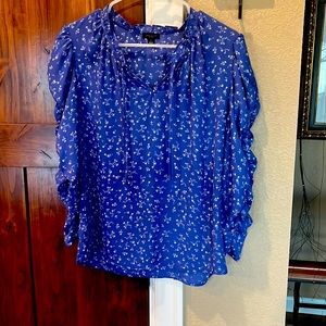 Ann Taylor blue floral print size small shirt